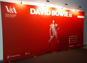 David Bowie is Barcellona Cartellone Museu del dessiny