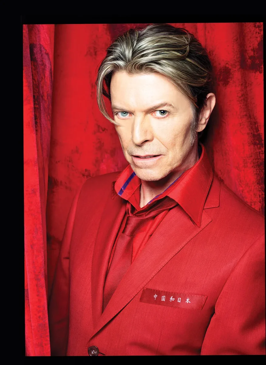 "Collaboration": 15 anni di Bowie negli scatti di Ockenfels 3 4 Collaboration Frank Ockenfels 3 Bowie rosso