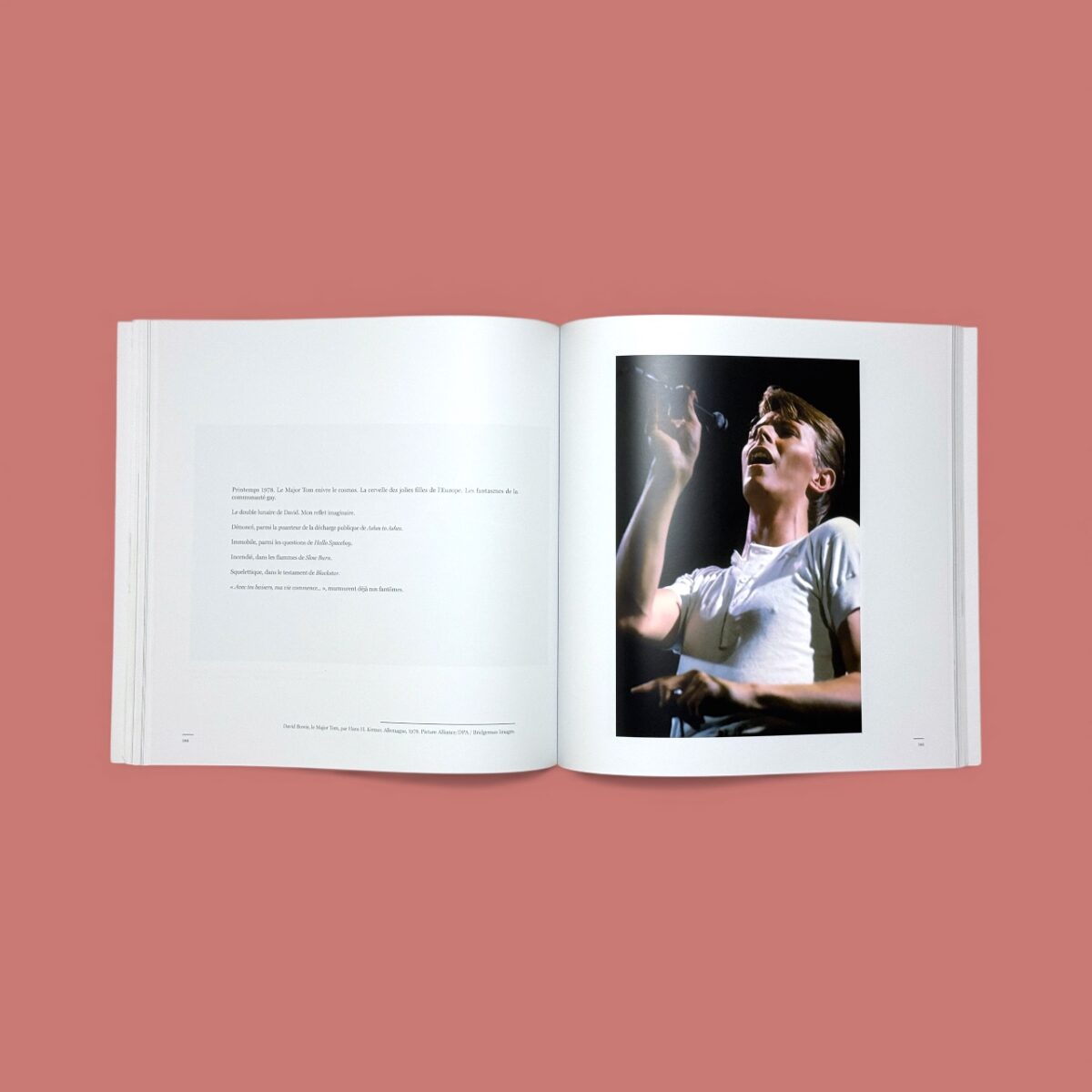 David Bowie, Mio Fratello: la mostra di David Lawrence arriva a Torino 8 Mostra Bowie Mio Fratello David Lawrence Torino Catalogo Pagina Major Tom