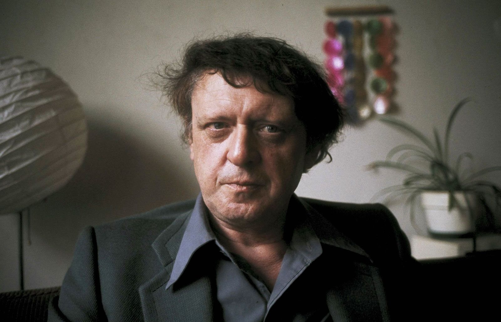 Diamond Dogs: ululati dal futuro 6 Ritratto di Anthony Burgess, autore di Arancia meccanica, tra le influenze di Diamond Dogs