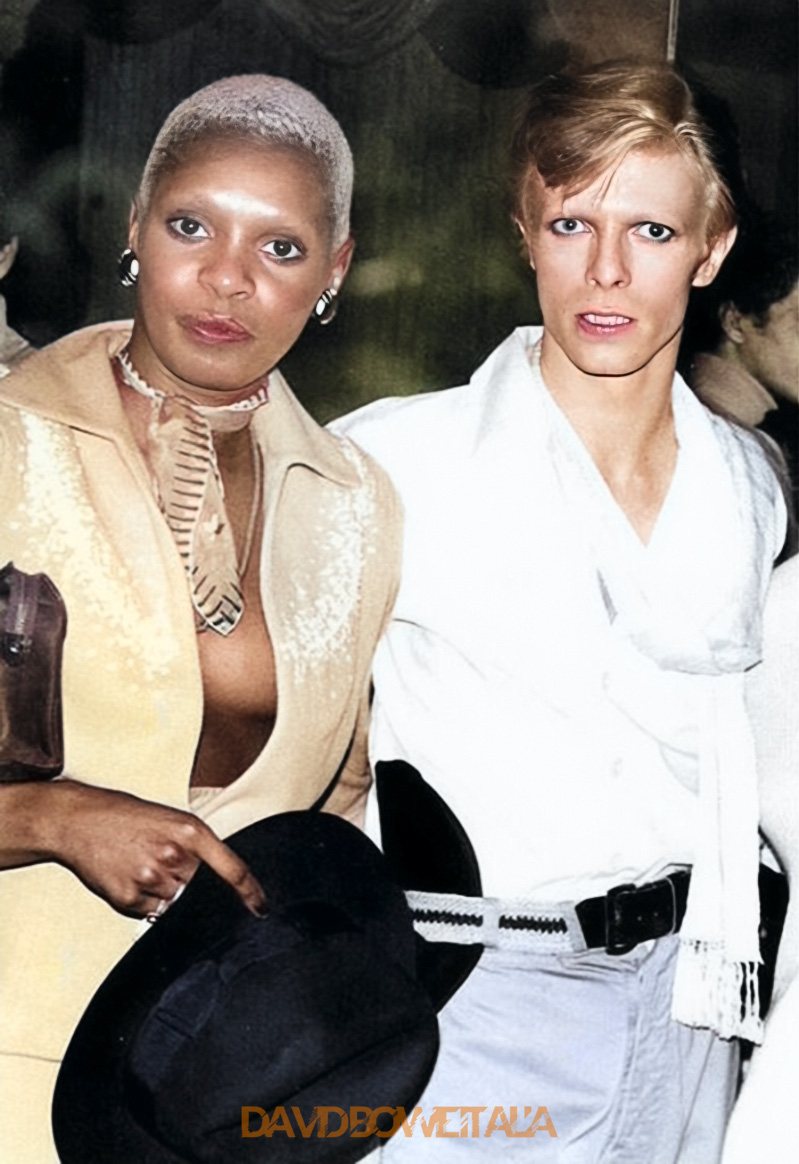Diamond Dogs: ululati dal futuro 15 David Bowie con la cantante soul Ava Cherry nel 1974, periodo Diamond Dogs