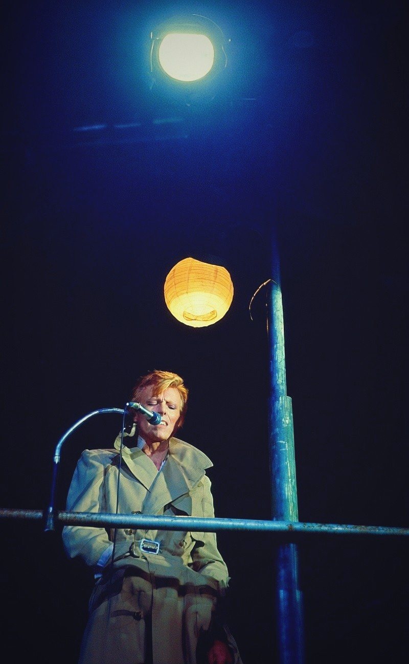 Diamond Dogs: ululati dal futuro 47 David Bowie sotto il lampione di Hunger City mentre canta Sweet Thing nel Diamond Dogs Tour